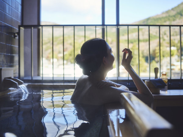 箱根の伝統美をモダンにいかして。天然温泉は心の最上級サプリメント。全室プライベート温泉付き。