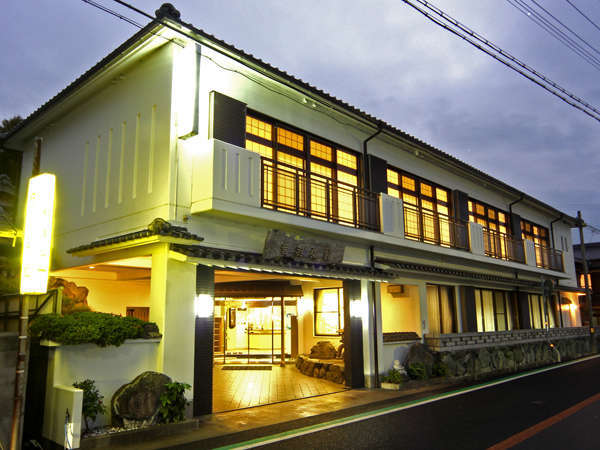 当館外観　海辺の別天地でのんびりすごすひととき…