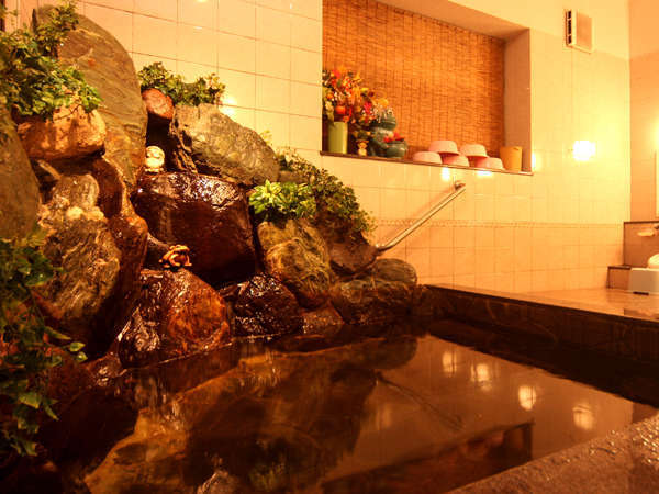 女風呂　宿泊人数が多い日は岩風呂を開放します。