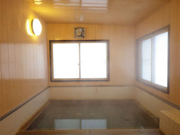 *大浴場一例／加水・加温なしの源泉かけ流し温泉を、24時間いつでもご堪能ください。