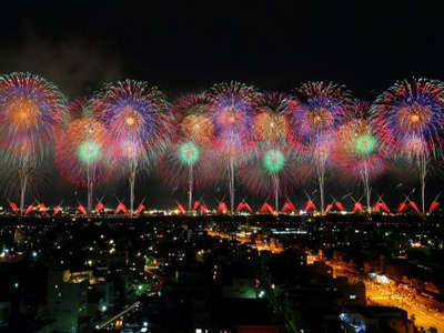 8月2・3日の長岡花火 戦争で亡くなった人の慰霊と地域復興、世界平和を願って。（徒歩25分）