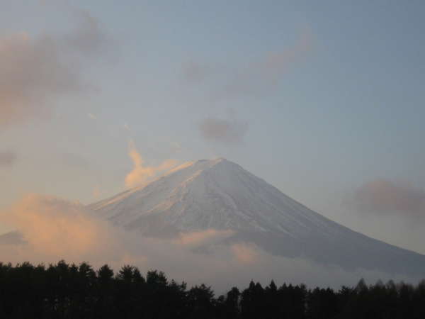 陽光に輝く富士山（洋室より）