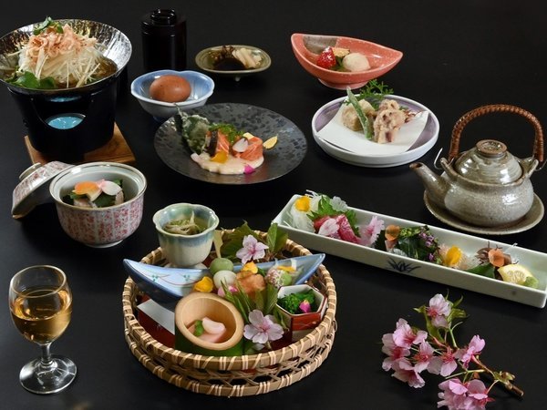 【春の会席】桜胡麻豆腐、桜鯛のスープ仕立、桜海老の玉〆等、春のサクラをテーマにした一品一品に満足。