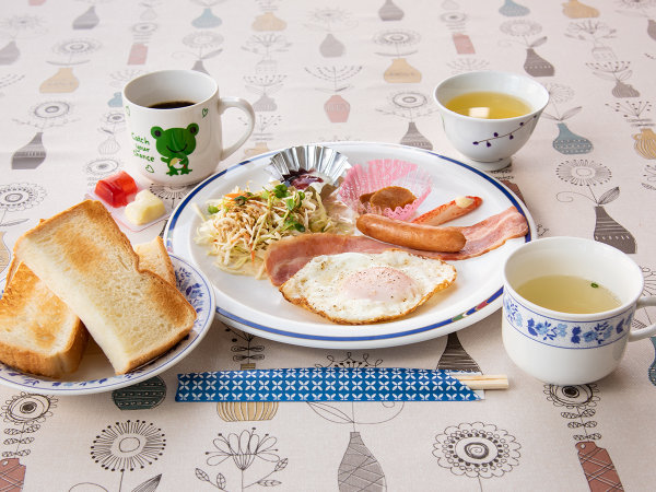 *【パン朝食一例】ワンプレート朝食。パンかご飯かお選びいただけます。