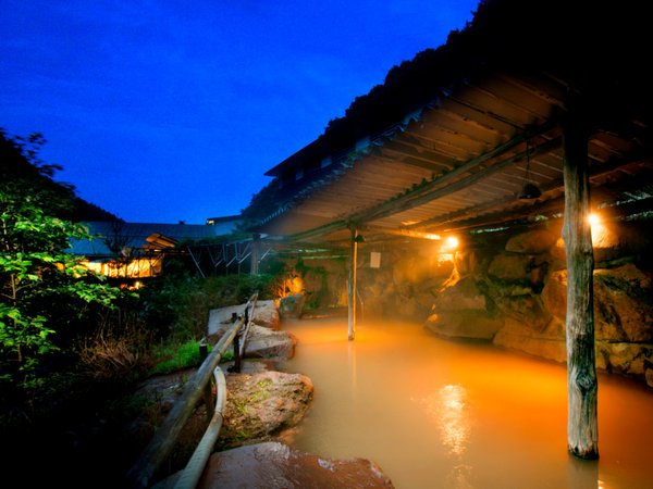 黄金色の巨石露天風呂 横谷温泉旅館の写真その3