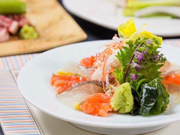 【お料理一例】鯛とサーモンのサラダ風　