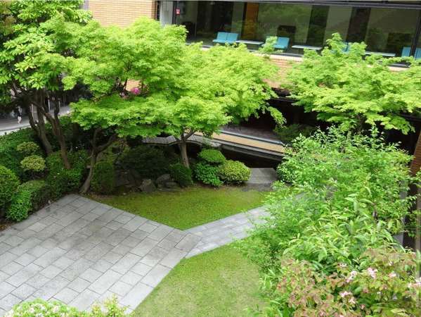 ３階緑溢れる庭園は都会のオアシス