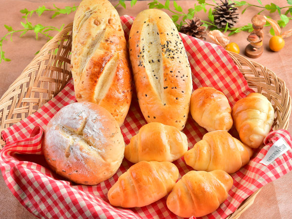 蓼科倶楽部大人気の焼きたてパン！！写真はお料理の一例です。
