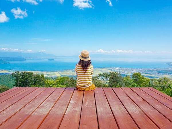 ホテルから10分。箱館山からびわ湖が一望できる絶景スポット【びわ湖の見える丘】