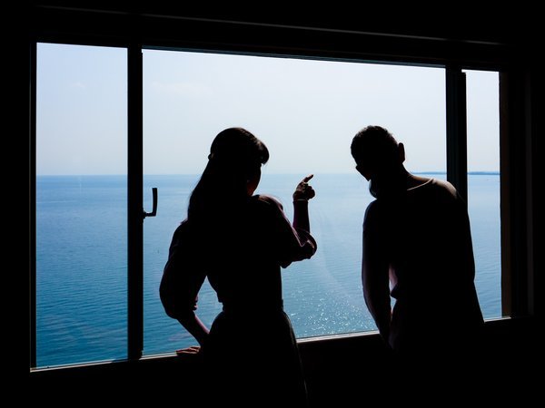 湖側のお部屋からは奥琵琶湖の絶景が一望できます
