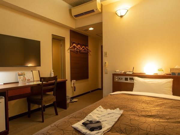 シングルＡ・セミダブル　ホテル専用壁掛け43型スマートテレビを導入　ベッドはシモンズベッドを使用