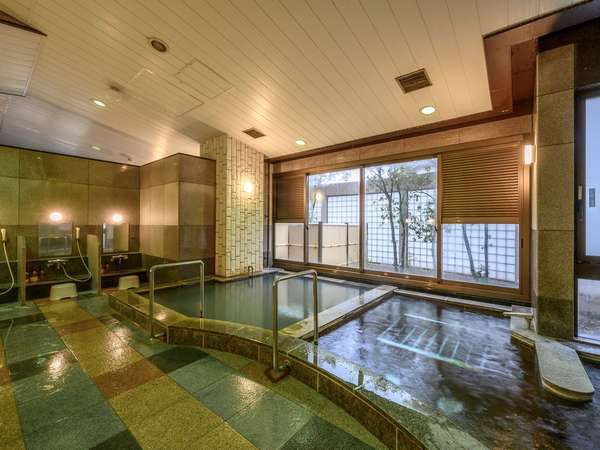 【えんや温泉】島根県東部では珍しい緑白色の濁り湯で、湯冷めしにくく芯までぽっかぽか