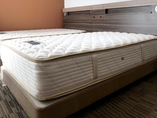 英国王室御用達のベッドマットレスを全室に導入！　32cmの極厚マットレスの寝心地を体験してください