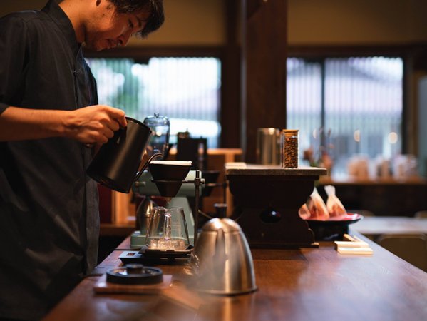 日替わりでご用意するスペシャルティコーヒーやお抹茶などのお飲み物、甘味などをご用意しております。