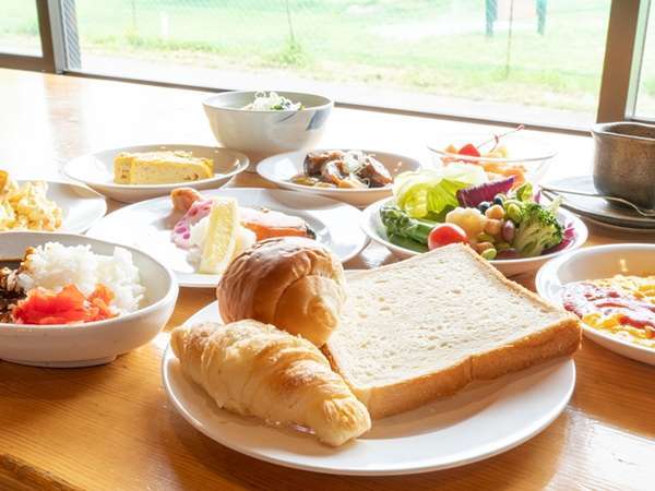 【朝食バイキング】洋食・和食どちらもご用意しております。（一例/日によって変更有）