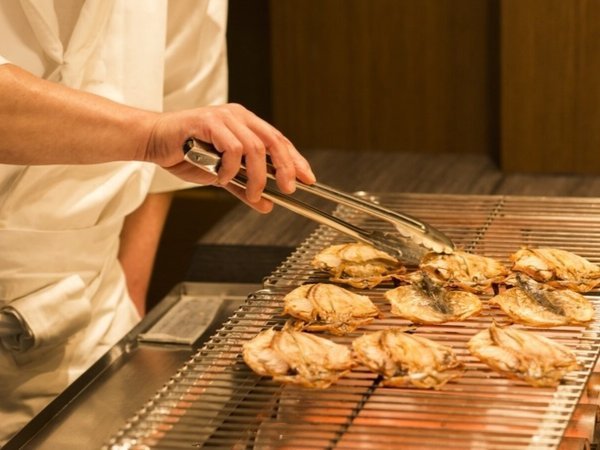 焼き立ての干物を楽しめる和テイストの朝食ブッフェ