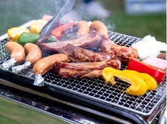 BBQの食材から炭や薪、翌朝の朝食なども販売しております