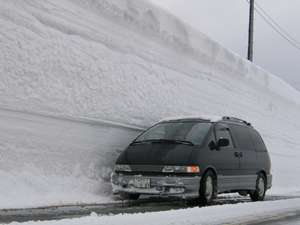 冬：4メートル近い雪でも、除雪はしっかり、車でも大丈夫！