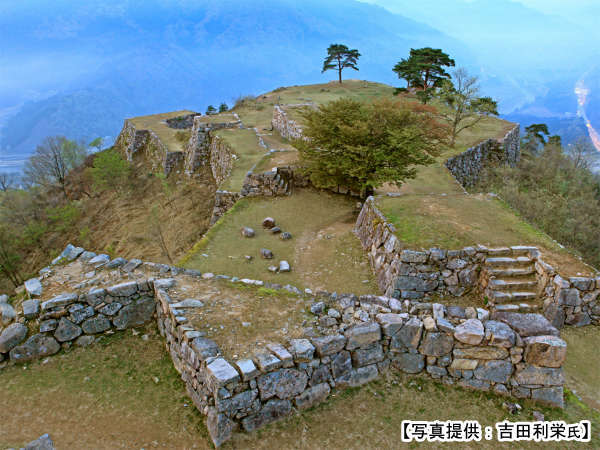 竹田城址。　雲海が見れなくても、山頂（城跡）からの眺めは、絶景！