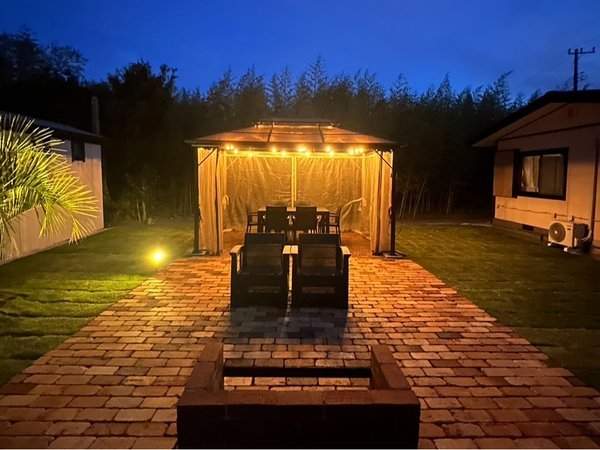 【ガゼボ】夜のライトアップ・虫が入らないように蚊帳（かや）付き・ガーデンテラス・屋外BBQ・電源・Wi-Fi