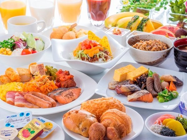 朝食は沖縄料理を中心とした和洋バイキングです。