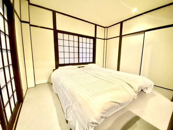 リビングベッドルーム　シングルベッド2台あります。