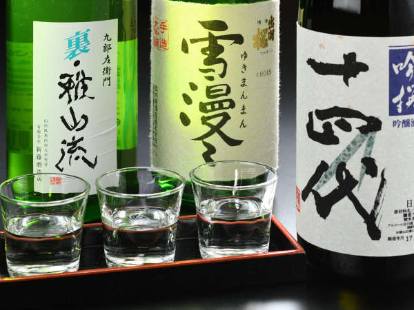 全国的にも有名な十四代を始め、雪漫々、雅山流など３種の銘酒を飲み比べることができます。（別注が必要）