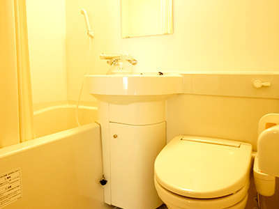 【バスルーム】広々としたバスタブ&温水洗浄便座