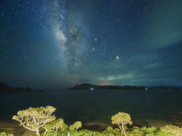 屋上から見る天の川はとても神秘的、星降る夜にあなたは何を願いますか？