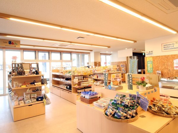 *【ショップあえーる(売店)】大空町の特産品や北海道の様々なお土産が並びます