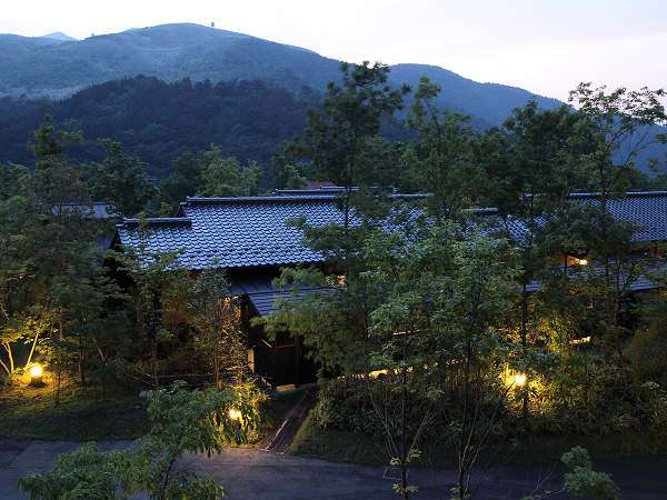 夕暮れの全景です。