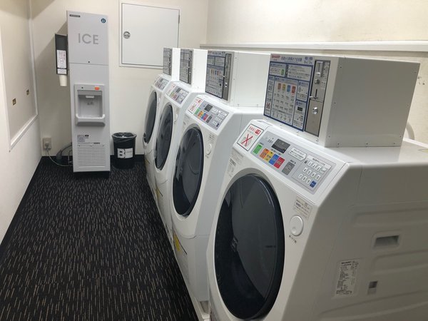 ◆4階ランドリールーム　ドラム式全自動洗濯機4台（洗濯乾燥：1回600円）※洗剤自動投入　　製氷機あり