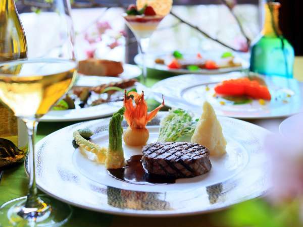 【夕食（フレンチコース 一例）】フランス料理の技法を生かして創作した「八甲田キュイジーヌ」