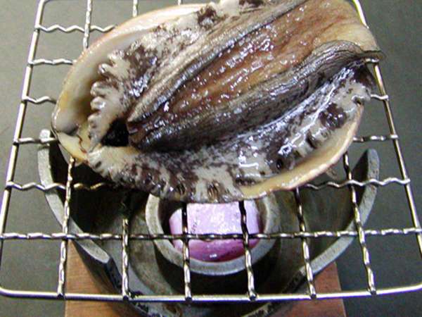 鴨川温泉　画家ゆかりの宿　江澤館のプラン「【鮑プラン】活きの良い鮑をぜひご賞味下さい！新鮮な地魚を中心とした荒磯料理に笑顔が広がります！」