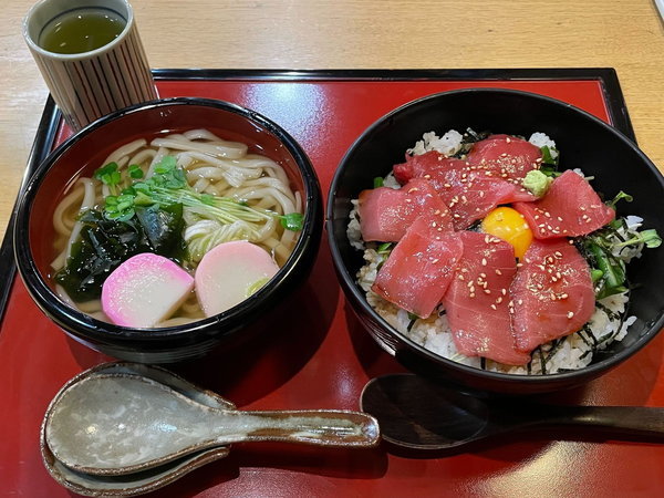 ■伊勢まぐろ丼とうどんのセット