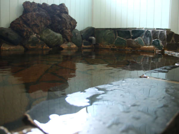 【女湯】なめらかな無色透明の天然温泉です