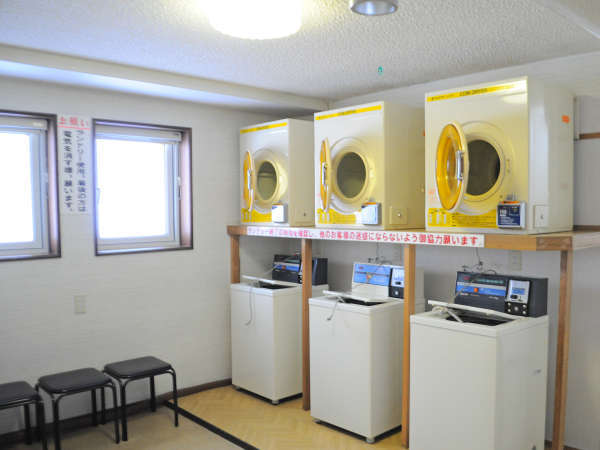 【コインランドリー】洗濯機1回200円、乾燥機約36分100円