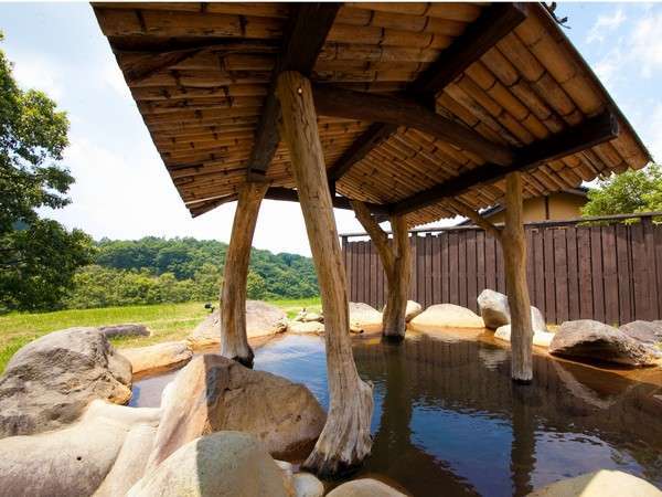 【共同露天】初夏の景観、わいたの景観を眺めながら湯浴み。