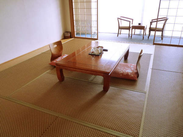 和室10帖(3F)の広めのお部屋となります。