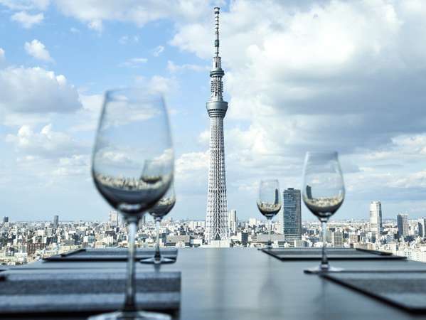 東京スカイツリー（R）を望む唯一無二の眺望を愉しめます。記念日などの特別なご旅行にいかがですか。