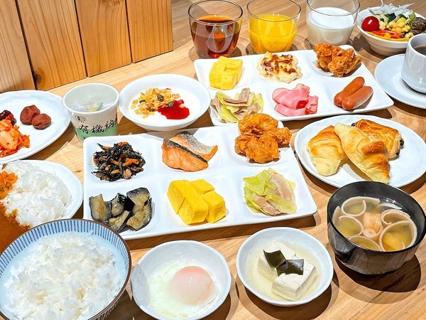 朝食は約30種の和洋ビュッフェをお楽しみください。