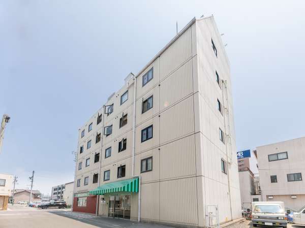 OYO 647 Iwata Station Hotel