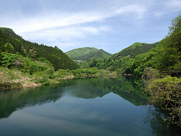 *【赤谷湖】桜の名所としても人気で、新緑や紅葉など四季折々の景色を楽しめます。