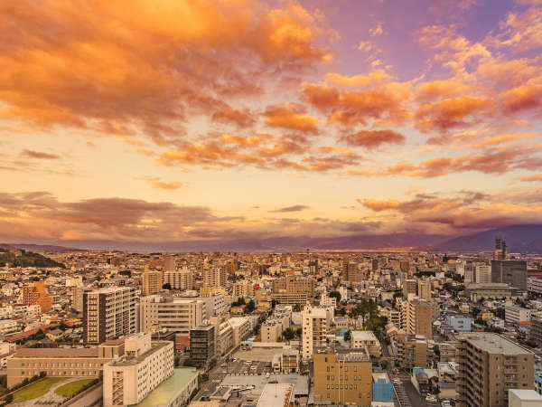 地上６０ｍの【タワー棟】からの景色は長野市内のホテルで随一。夕景も見事です