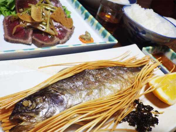 *当館名物「虹鱒の素麺揚げ」！お客様に好評を頂いている、当館オリジナルの料理です♪