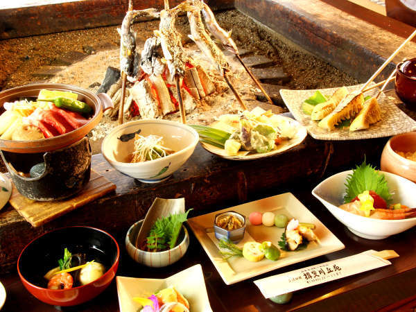 揖斐川丘苑の会席料理は旬の山菜や川魚をはじめとした 本格的な日本料理をお楽しみ頂けます。