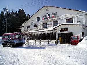 ゲレンデの中です、駐車場よりは、もちろん雪上車で送迎です。