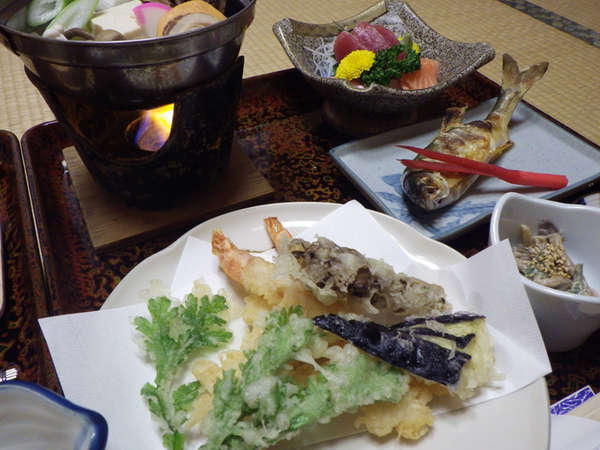 *【夕食例】山菜や川魚等自然の恵みをいただきます。