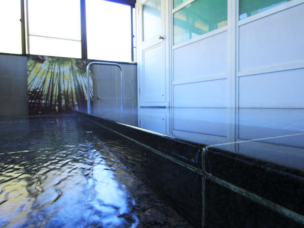 ◆【八幡の湯】泉温は37～39℃と温めですので、ゆっくりのんびりと温泉に浸かるのがオススメです♪
