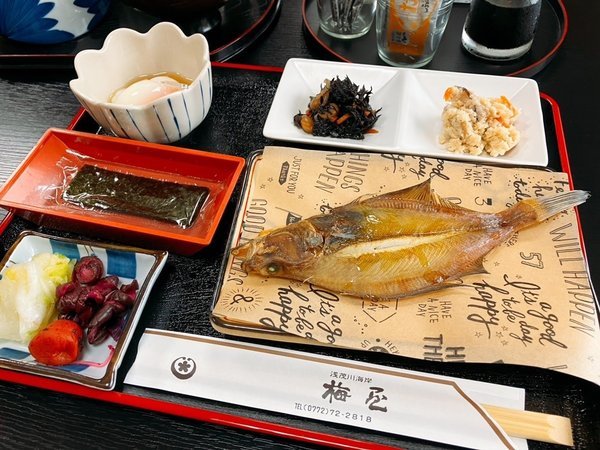 *【朝食一例】焼き魚、たまご料理、小鉢などの和定食